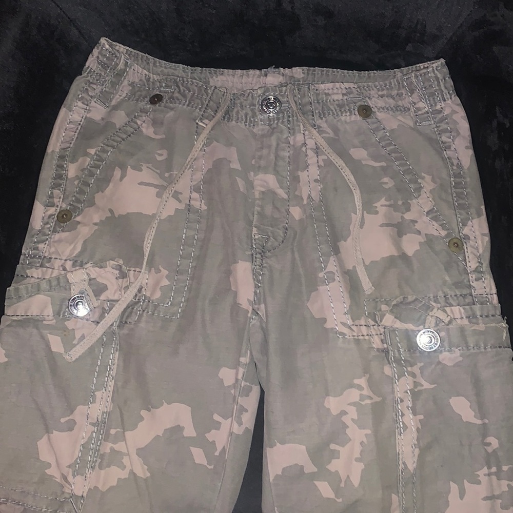 Men’s camouflage cargo True Religion pants stone washed gray